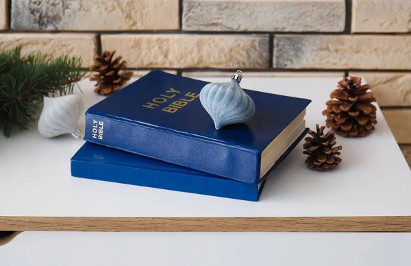 Holy Bible Decorations Chest Drawers Room Christmas Story — Stock Photo, Image