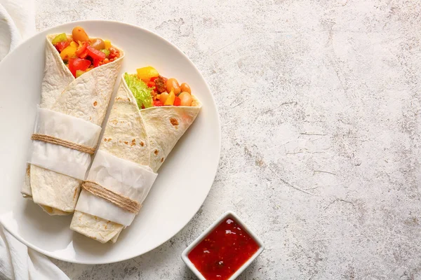 Plate Tasty Mexican Burritos Vegetables Light Background — Stock Photo, Image