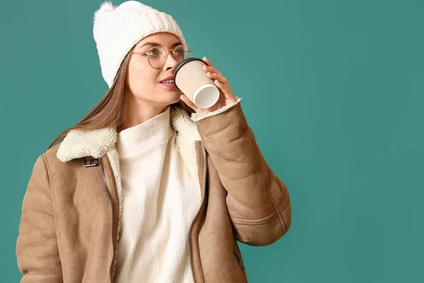 Beautiful Young Woman Winter Clothes Cup Coffee Color Background — Stock Photo, Image