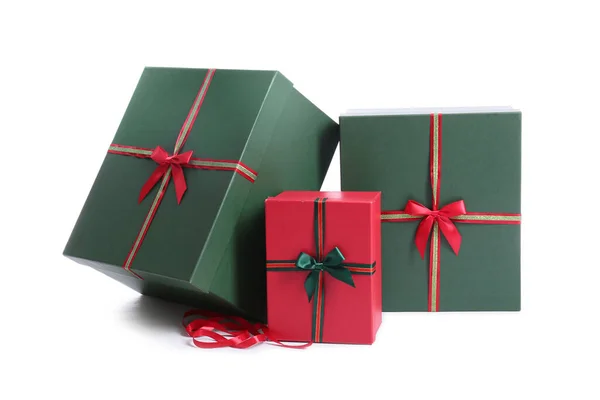 白い背景に隔離されたクリスマスプレゼント箱 — ストック写真