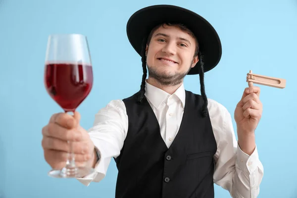 Jovem Homem Judeu Com Copo Vinho Gragger Para Férias Purim — Fotografia de Stock