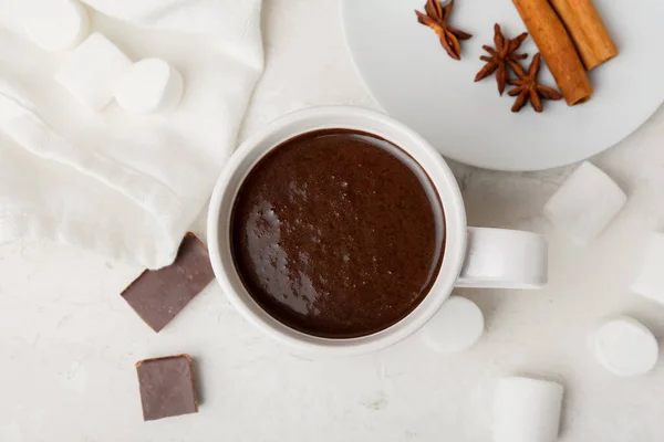 Kupa Természetes Forró Csokoládé Mályvacukorral Fehér Alapon — Stock Fotó