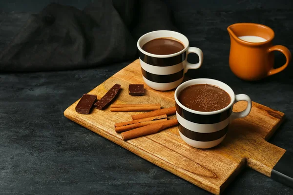 Poháry Přírodní Horké Čokolády Černém Pozadí — Stock fotografie