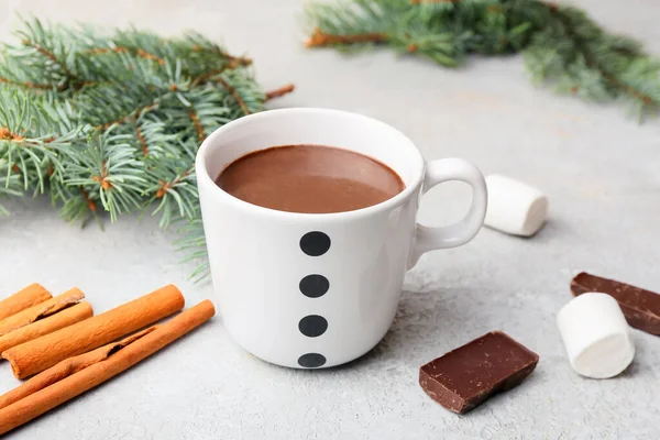 Tasse Mit Natürlicher Heißer Schokolade Auf Hellem Hintergrund — Stockfoto