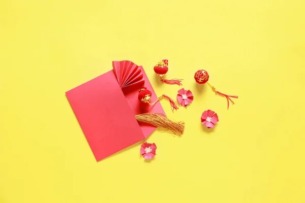 Rød Kuvert Med Kinesiske Symboler Farve Baggrund Nytårsfest - Stock-foto