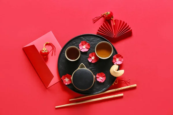 Envelope Vermelho Com Chá Símbolos Chineses Fundo Cor Celebração Ano — Fotografia de Stock