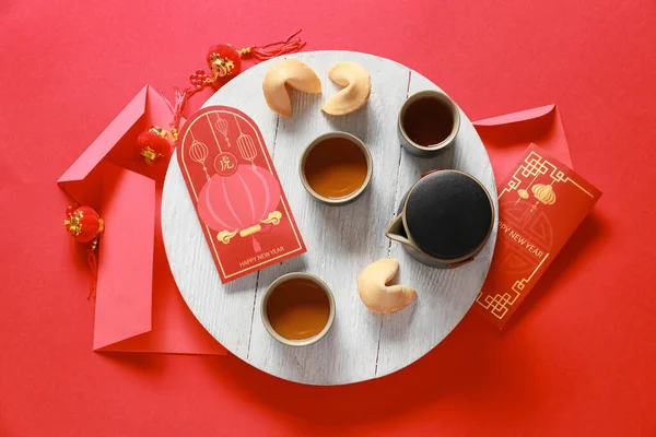 Envelopes Vermelhos Com Biscoitos Chá Fortuna Fundo Cor Celebração Ano — Fotografia de Stock