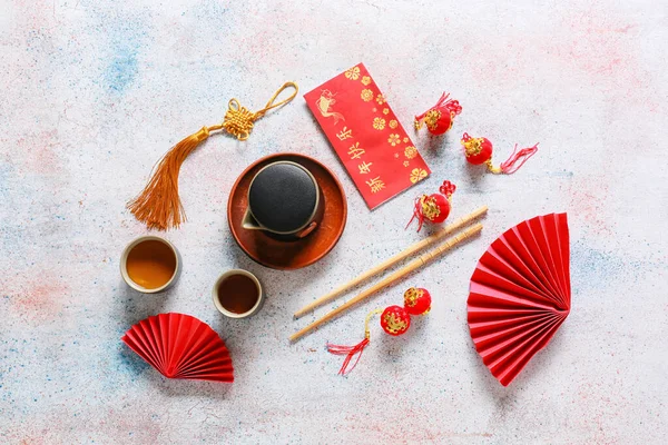 Sobre Rojo Con Símbolos Chinos Sobre Fondo Claro Celebración Año — Foto de Stock