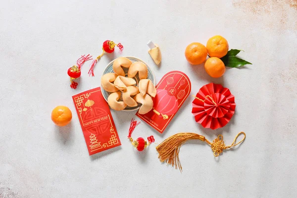 Envelopes Vermelhos Com Símbolos Chineses Fundo Claro Celebração Ano Novo — Fotografia de Stock