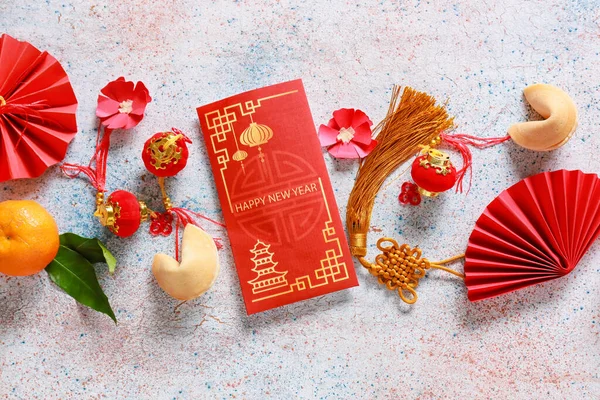 Envelope Vermelho Com Símbolos Chineses Fundo Claro Celebração Ano Novo — Fotografia de Stock