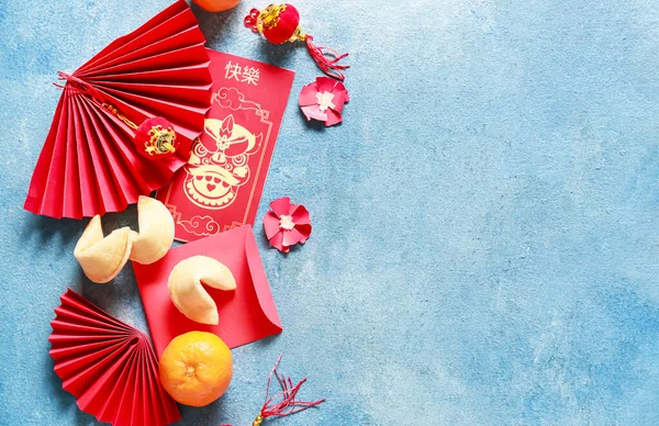 Envelopes Vermelhos Com Símbolos Chineses Sobre Fundo Cor Celebração Ano — Fotografia de Stock