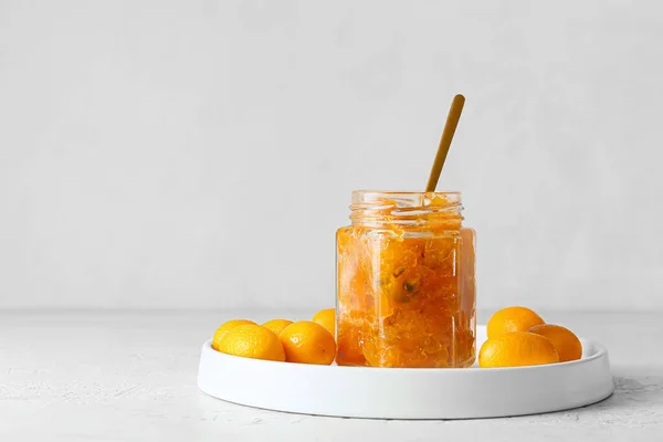 Vaso Gustosa Marmellata Kumquat Frutta Fresca Sfondo Chiaro — Foto Stock
