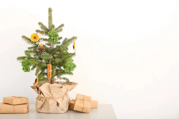 Christmas Tree Decorated Handmade Toys Table White Background — Stock Photo, Image