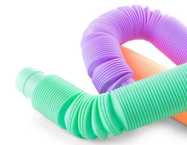 Beyaz arkaplanda farklı pop tüpleri, yakın plan