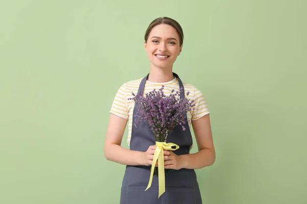 Female Gardener Lavender Color Background — Stock Photo, Image