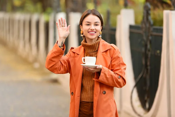 Beautiful Woman Holding Cup Tea Waving Hand City Street — Stock Photo, Image