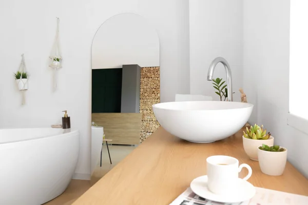 Modernes Waschbecken Auf Tisch Badezimmer — Stockfoto