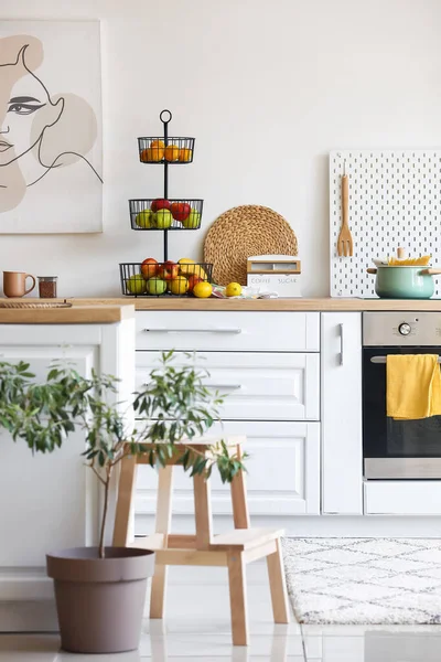 Interieur Van Lichte Moderne Keuken Met Witte Balies Gezond Eten — Stockfoto
