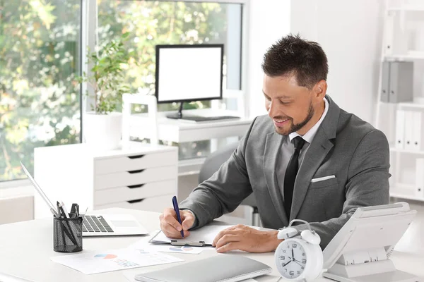 Handsome Businessman Writing Clipboard Table Office — Stock Photo, Image