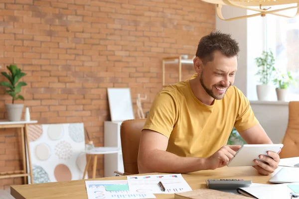 Handsome Man Working Tablet Computer Table Office — Stock Photo, Image