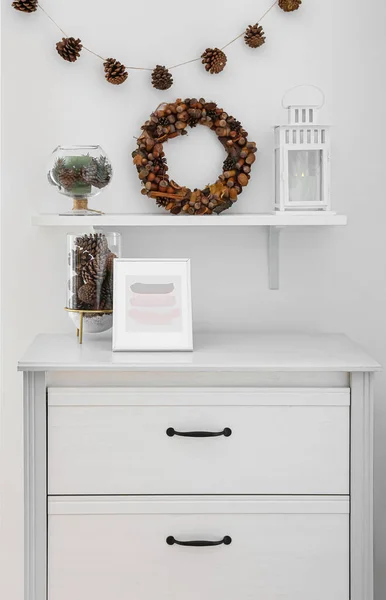 Pine Cones Natural Wreath Candles Chest Drawers Room — Foto Stock