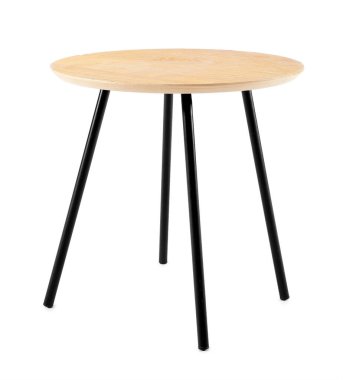 Beyaz arkaplanda şık bir kahve masası