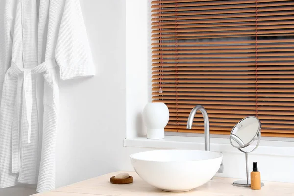 Table Sink Mirror Bath Supplies Light Bathroom — Stock Photo, Image