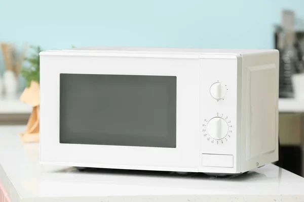 Horno Microondas Blanco Mostrador Cocina Moderna — Foto de Stock