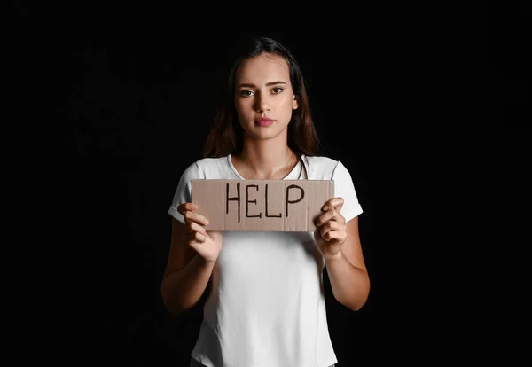 Young Woman Holding Paper Word Help Black Background Violence Concept — Stock Photo, Image