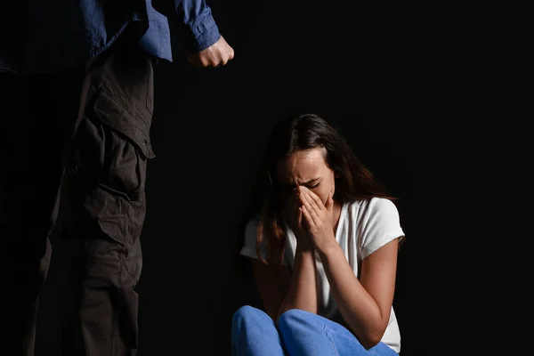 Aggressive Man Scared Young Woman Dark Background Violence Concept — Stock Photo, Image