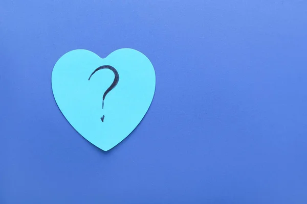 Heart Shaped Sticky Note Question Mark Blue Background — Stockfoto