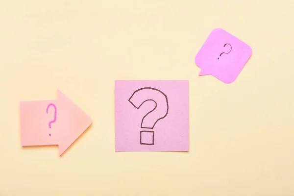 Pink Sticky Notes Question Marks Beige Background — Stock Photo, Image