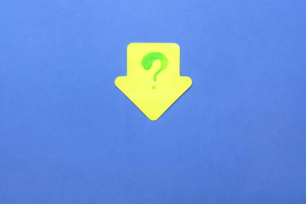 Sticky Note Shape Arrow Question Mark Blue Background — Stock Photo, Image
