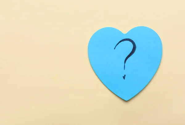 Heart Shaped Sticky Note Question Mark Beige Background — Stock Photo, Image