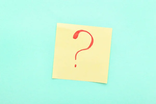 Sticky Note Red Question Mark Blue Background — стоковое фото