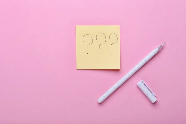 Sticky Note Question Marks Pen Pink Background — Stock Fotó
