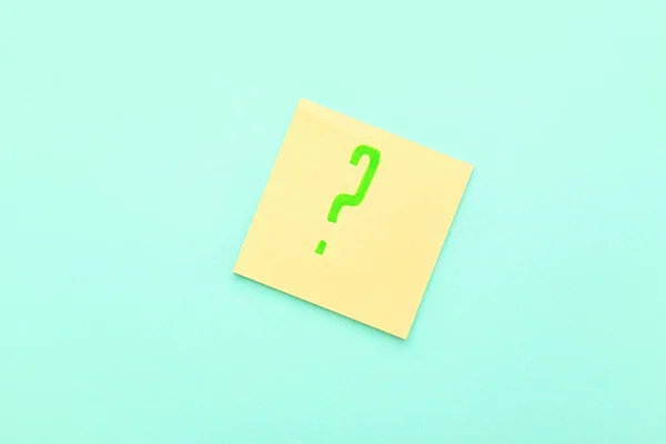 Sticky Note Green Question Mark Blue Background — стоковое фото