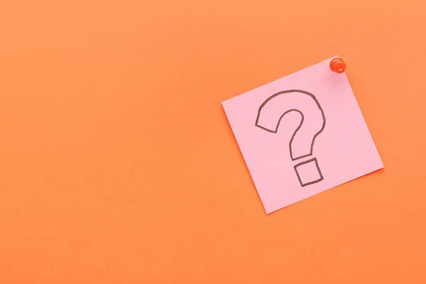 Sticky Note Question Mark Paper Pin Orange Background — ストック写真