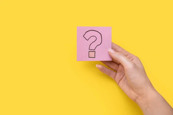 Woman Holding Sticky Note Question Mark Yellow Background — ストック写真