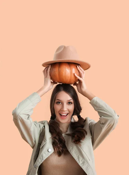 Happy Woman Holding Pumpkin Felt Hat Color Background — Stockfoto