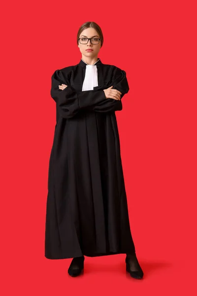 Молодая Женщина Судья Цветном Фоне — стоковое фото