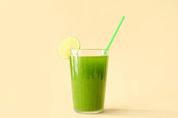 Verre Jus Vert Avec Paille Tranche Citron Vert Sur Fond — Photo