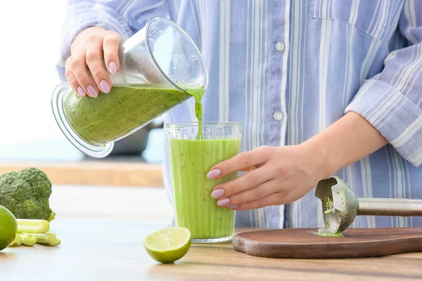 Woman Pouring Green Juice Glass Table Closeup — Stock Photo, Image