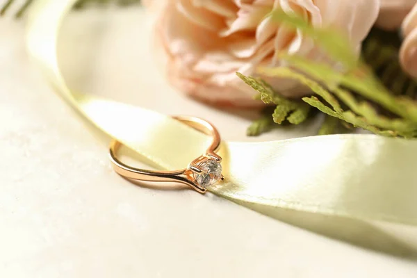 Golden Engagement Ring Ribbon White Background Closeup — Fotografia de Stock