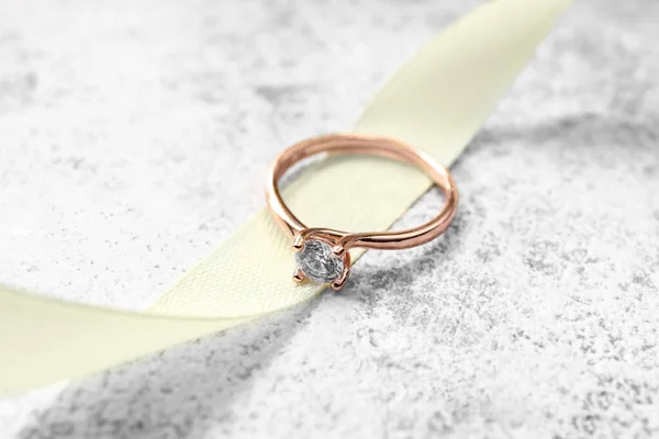 Golden Engagement Ring Ribbon Grunge Background Closeup — Fotografia de Stock