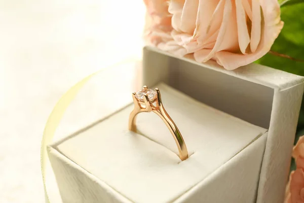 Box Golden Engagement Ring Roses Light Background Closeup — Stock Photo, Image