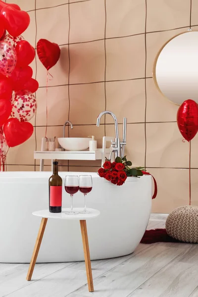 Glasses Red Wine Bottle Table Bathroom Decorated Valentine Day — Stock Photo, Image