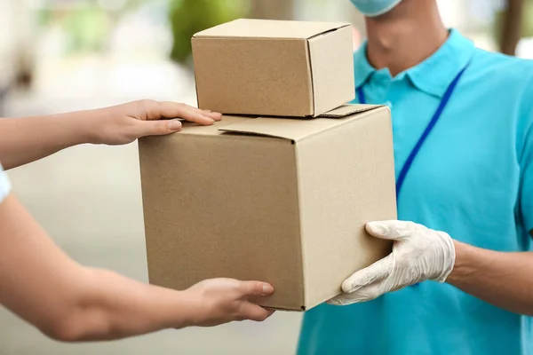 Young Woman Receiving Parcels Courier Delivery Company — Foto Stock