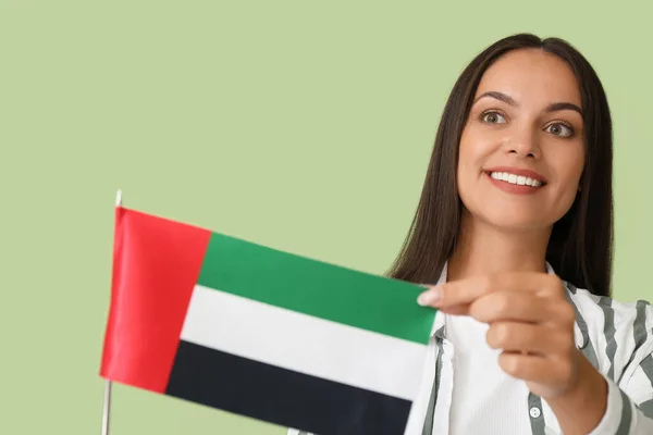 Mujer Joven Con Bandera Nacional Emiratos Árabes Unidos Sobre Fondo — Foto de Stock