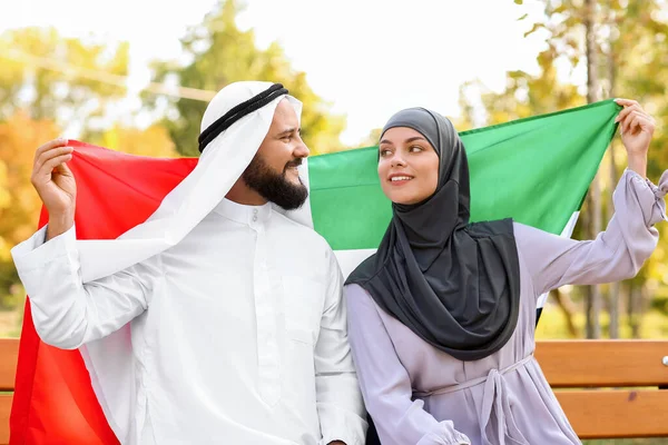 Couple Traditional Clothes National Flag Uae Outdoors — Stockfoto